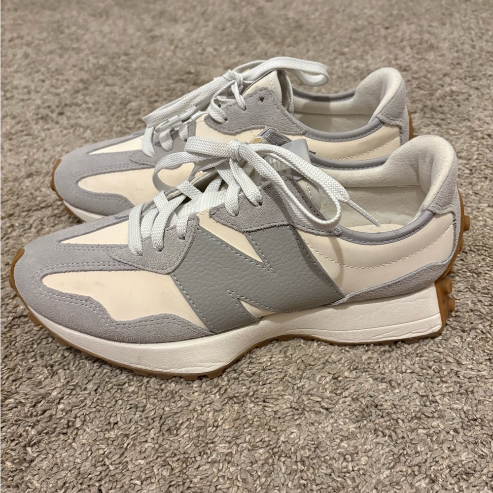 New Balance Women's 327 Grey/White